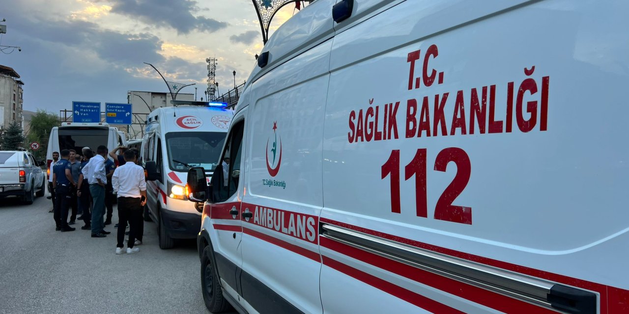Yüksekova’da bıçaklı saldırıda bir kişi yaralandı