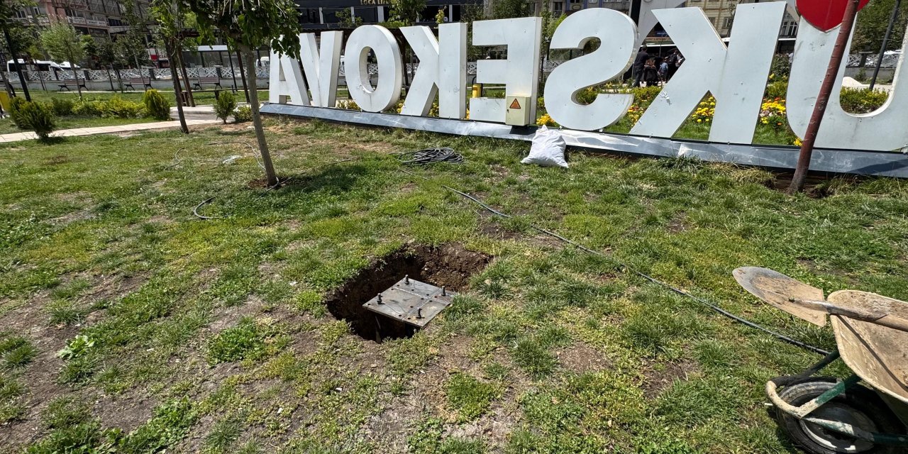 Yüksekova’da iki parka aydınlatma sistemi kuruluyor