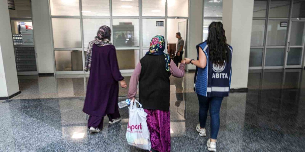 Van’da yakalanan dilencinin üzerinden 75 bin 950 TL çıktı