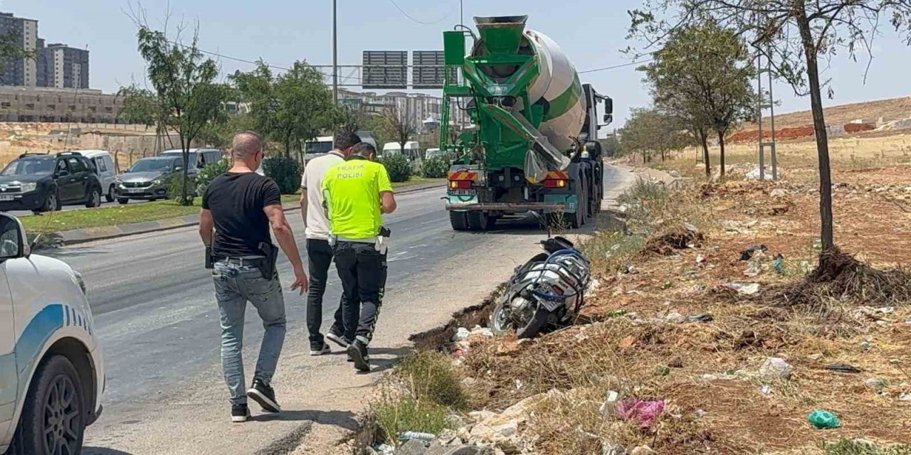 Beton mikserinin altında kalan motosikletteki kadın vefat etti, oğlu yaralandı