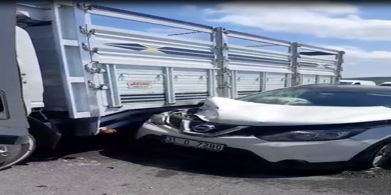 Ardahan’da kamyonet ile otomobil çarpıştı: 1 kişi yaralandı