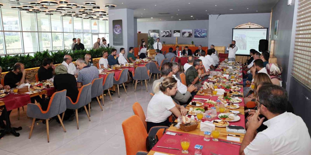 Rektör Hacımüftüoğlu okul yöneticileriyle buluştu