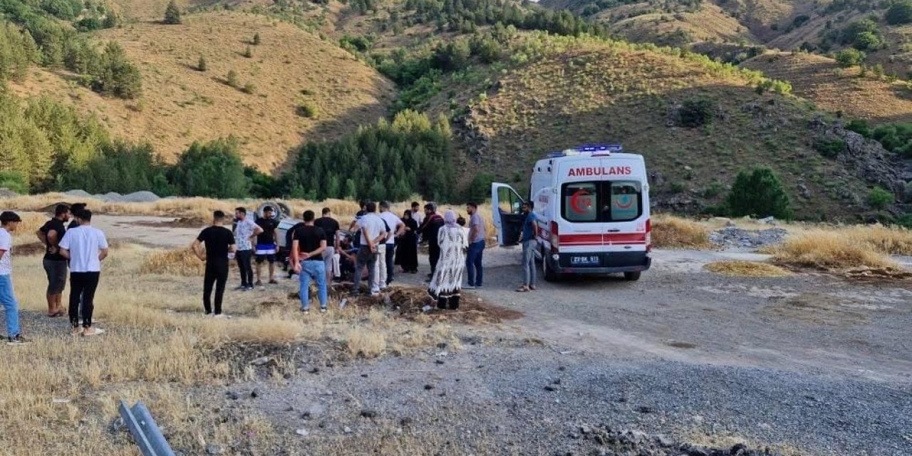 Elazığ’da otomobil takla attı: 2’si ağır 5 kişi yaralandı