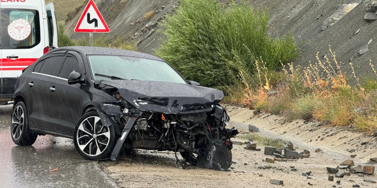 Yüksekova-Esendere yolunda trafik kazası: 5 kişi yaralandı