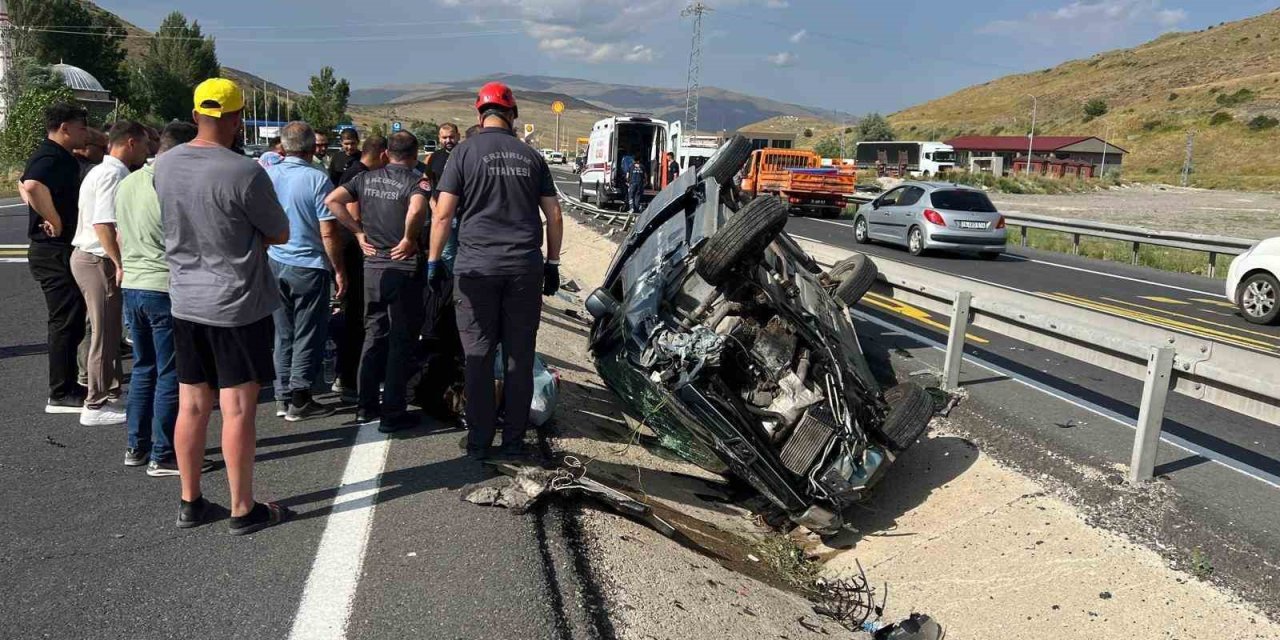 İtfaiye araçta sıkışan 5 kişiyi kurtardı