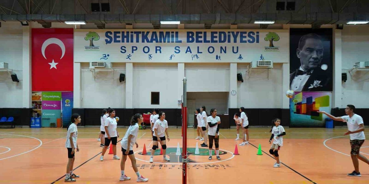 Şehitkamil yaz spor akademisinde 8 ayrı branşta eğitimler sürüyor