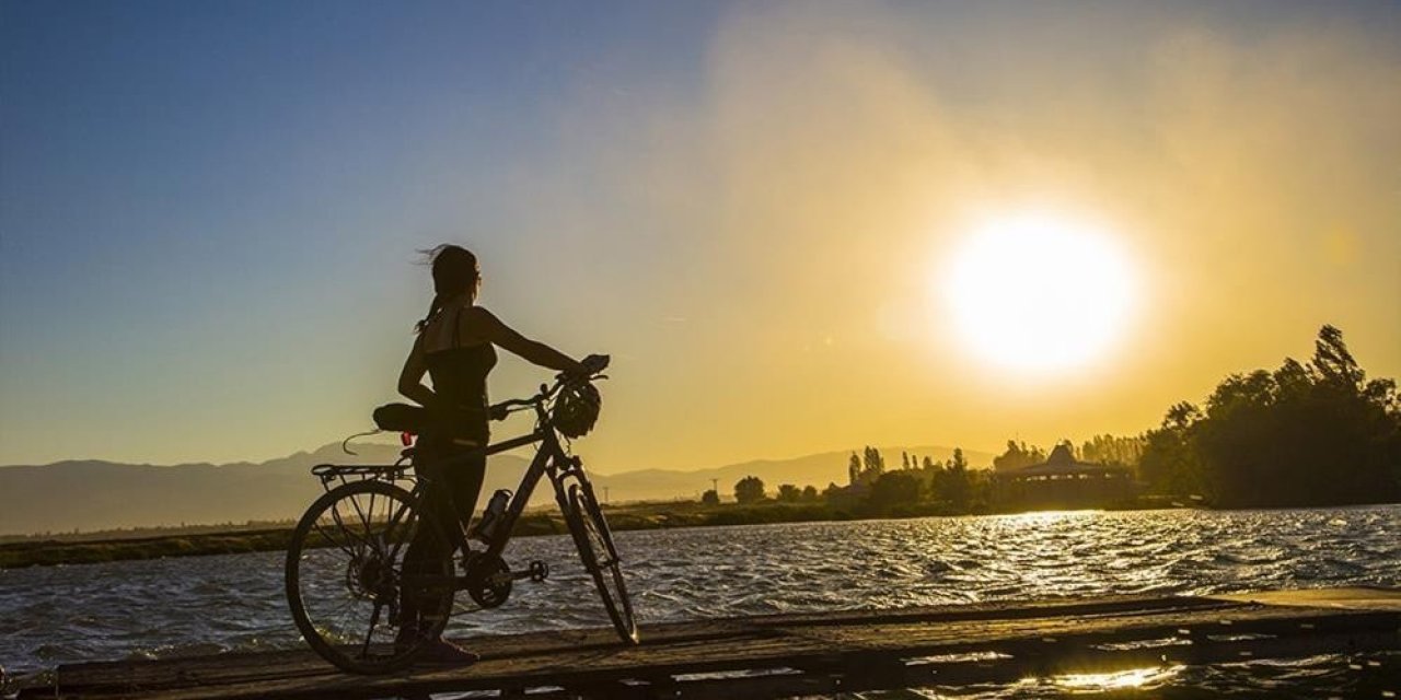 Kemaliye yanıyor, hava sıcaklığı 42 dereceyi gördü