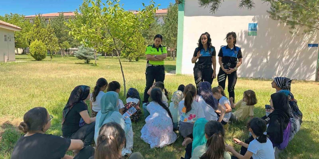 Erzincan polisinden çocuklara bilgilendirme