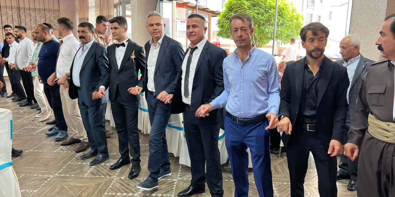 Yüksekova’da Kaymakam düğünlerde vatandaşla buluşuyor