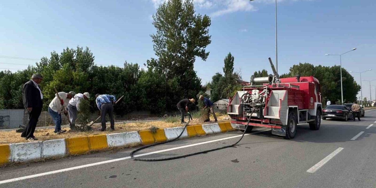 Patnos’ta yeşil alan çalışmaları devam ediyor
