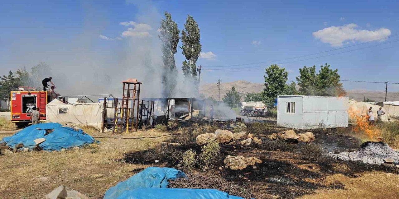 Doğanşehir’de konteyner yangını korkuttu