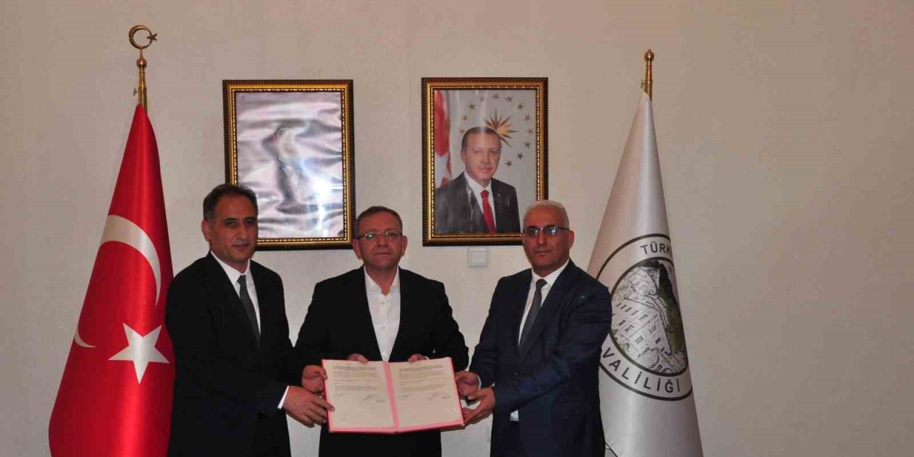 Kars’ta 221 çiftçiye 21 bin koyun desteği