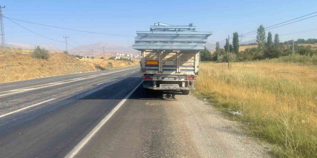 Otomobil ile kamyon çarpıştı: 1 kişi yaralandı