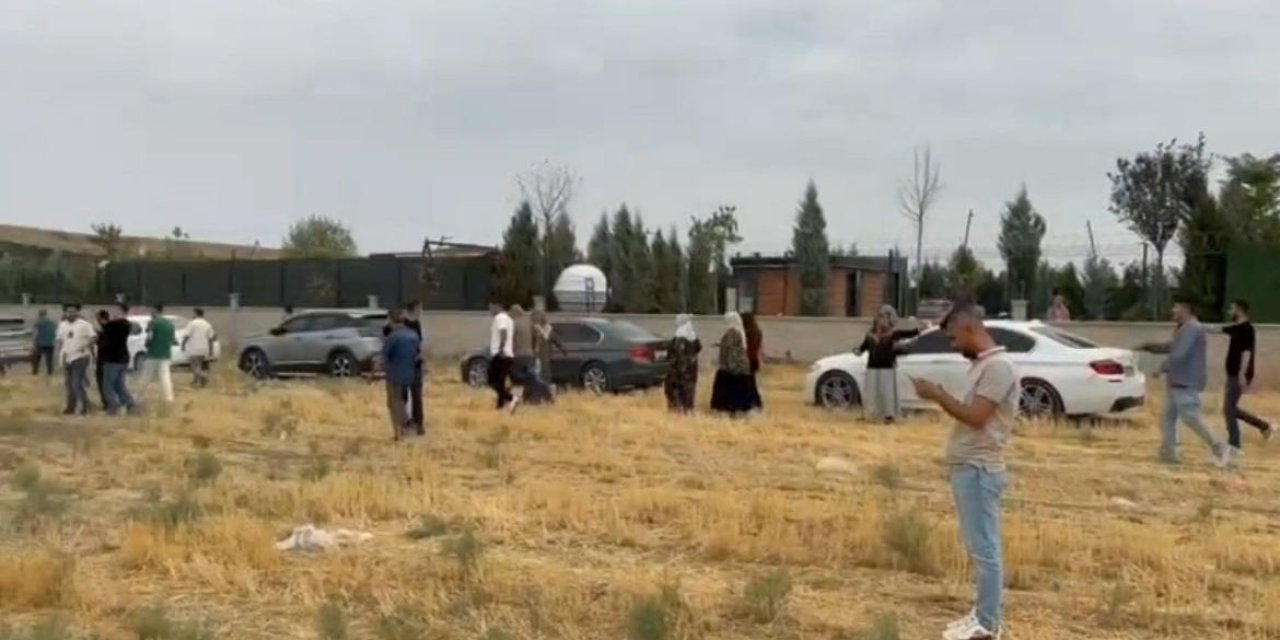 Batman'da kaçak yapıları yıkılan aileler kendini yakmaya çalıştı