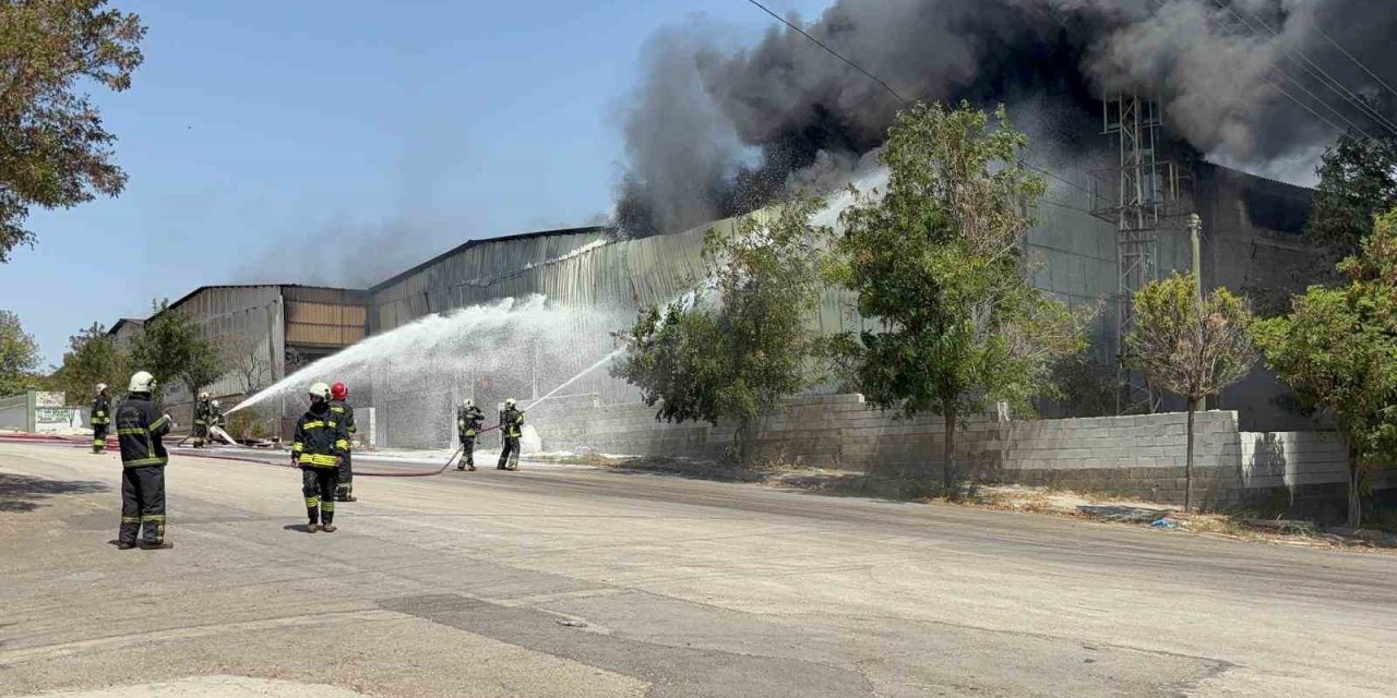 Gaziantep’te halı fabrikasında yangın çıktı