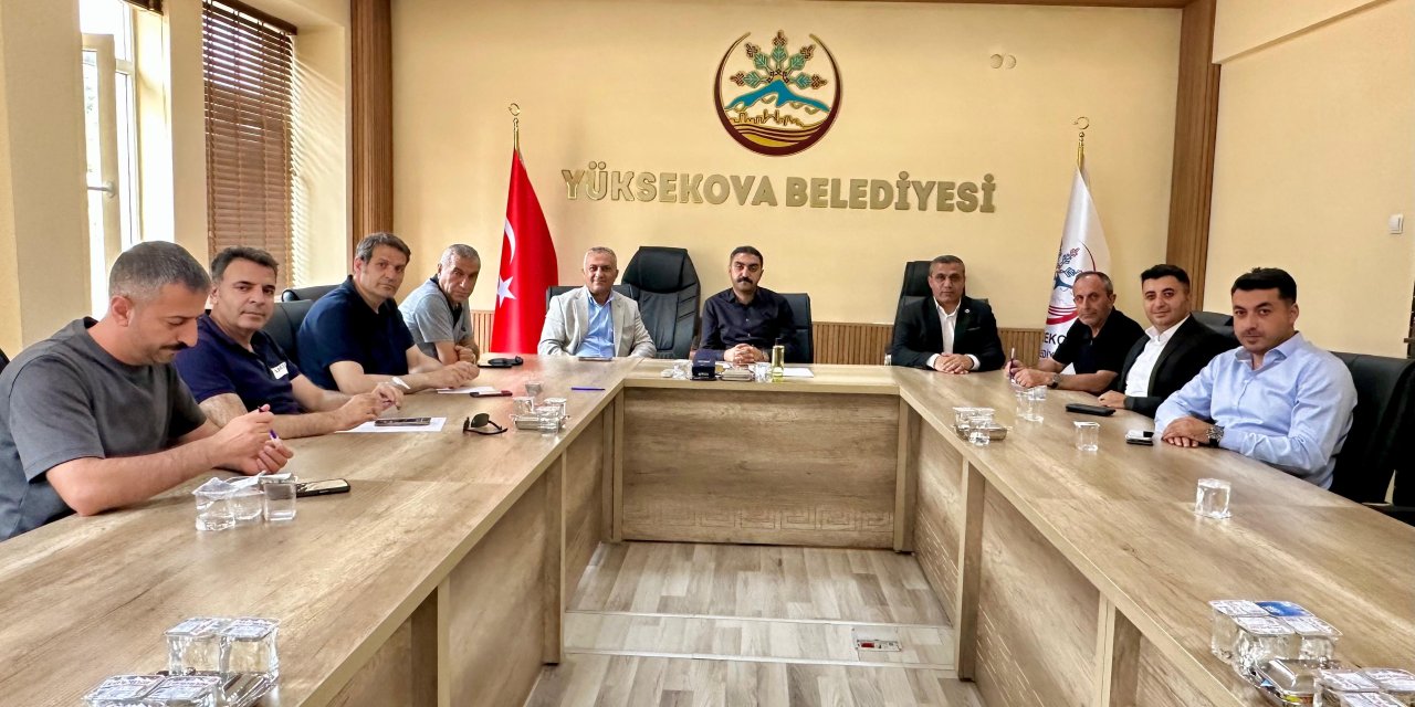 Yüksekova’da doğalgaz kutusu sorunu: Belediye ve STK’lar Akmercan yetkilileri ile görüştü