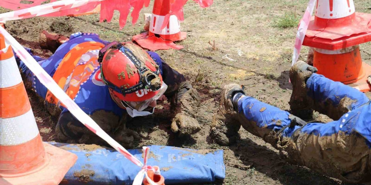 Hakkari UMKE ekibinden tatbikat