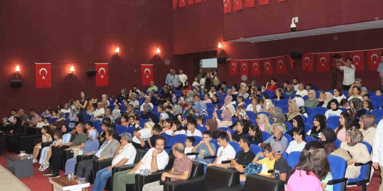 Elazığ Belediyesi yaz okullarında öğrencilere başarı belgesi