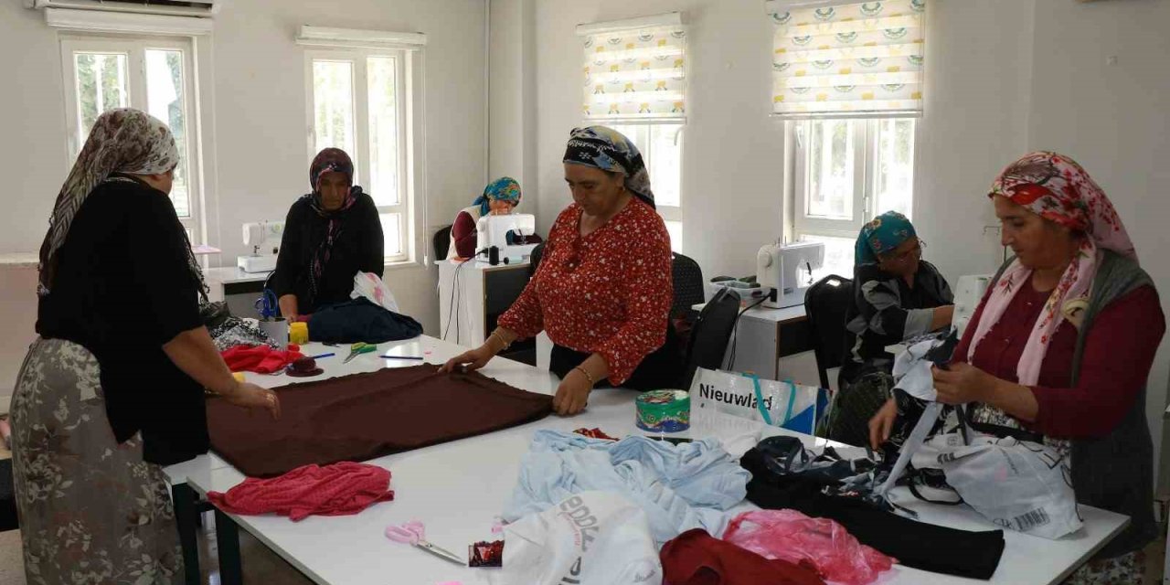Kadınlar hem hobi ediniyor hem ekonomiye katkı sağlıyor