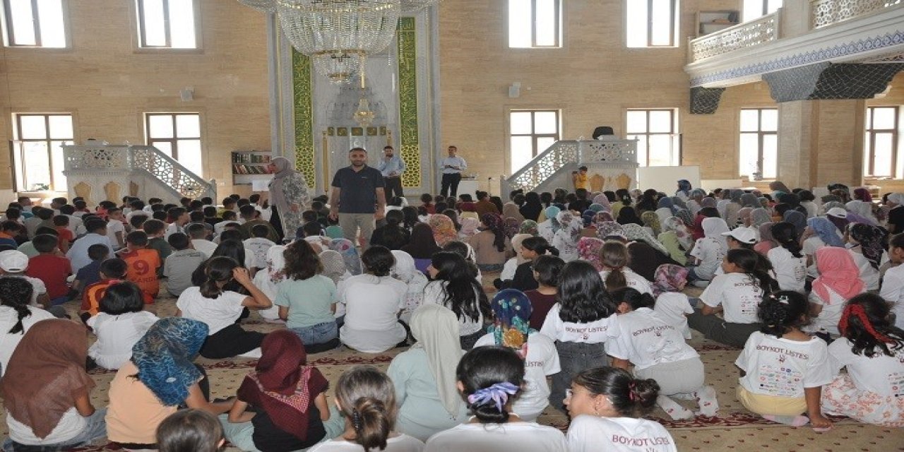 Bulanık’ta 800 öğrenci camide bir araya geld,