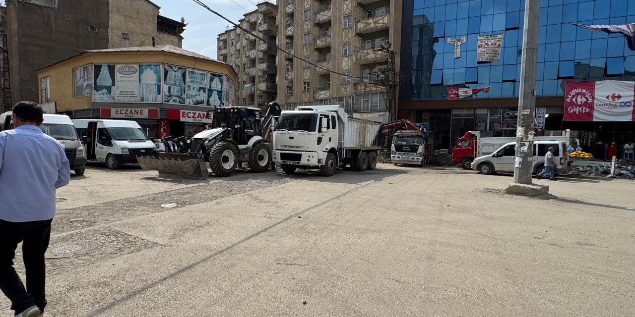 Yüksekova’da doğal gaz çalışmalarına araç engeli