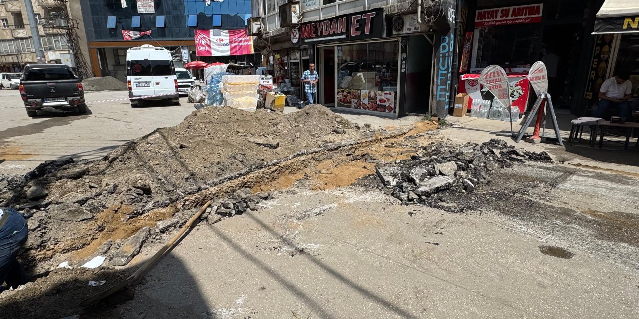 Yüksekova Sanat Sokağı’nda elektrik altyapısı yer altına alınıyor