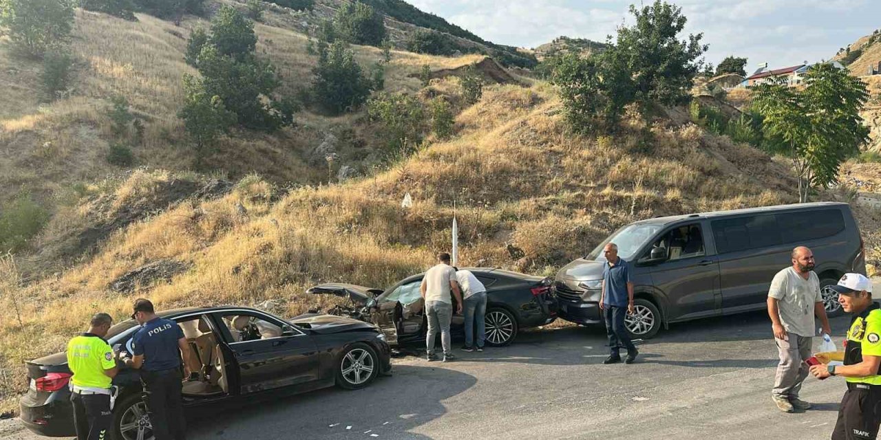 Tunceli’de zincirleme trafik kazasında 5 yaralı