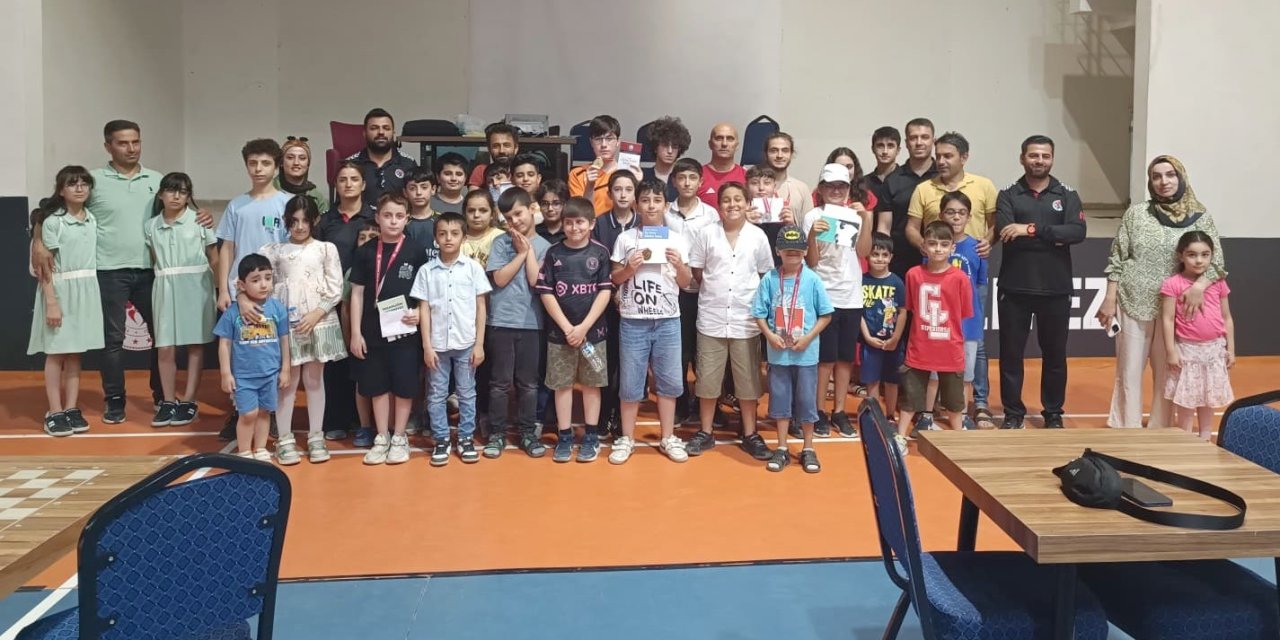 Hakkâri’de "Yıldırım Satranç İl Birinciliği Turnuvası" tamamlandı