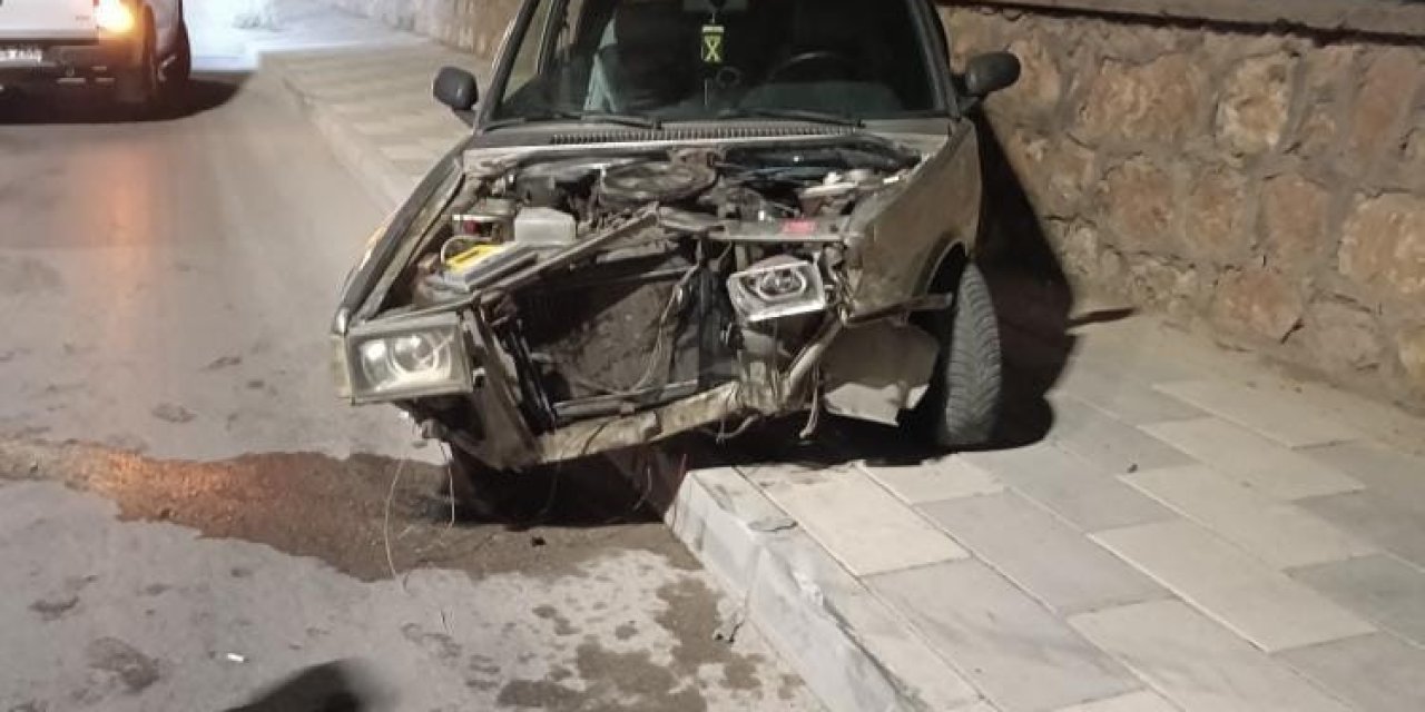 Elazığ’da otomobil duvara çarptı: 1 kişi yaralandı