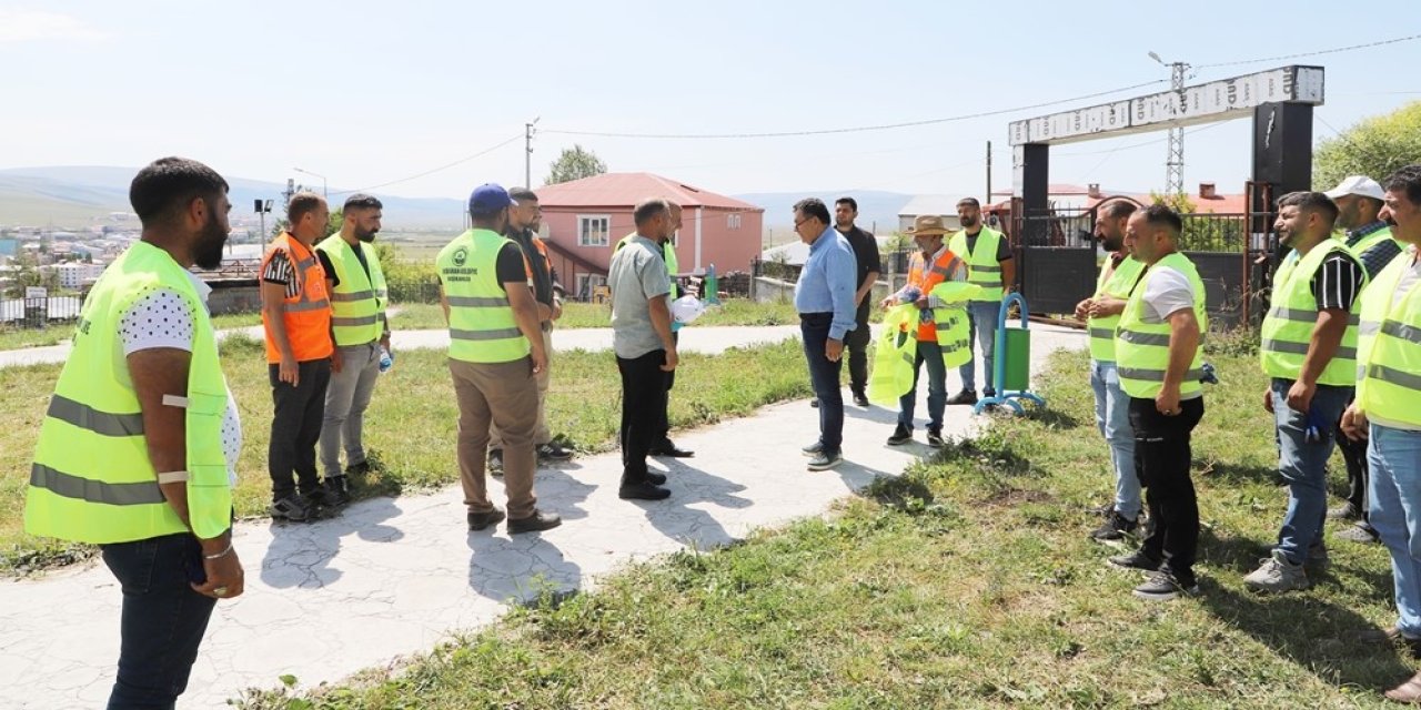 Ardahan’da mahallede temizlik ve bakım çalışması sürüyor