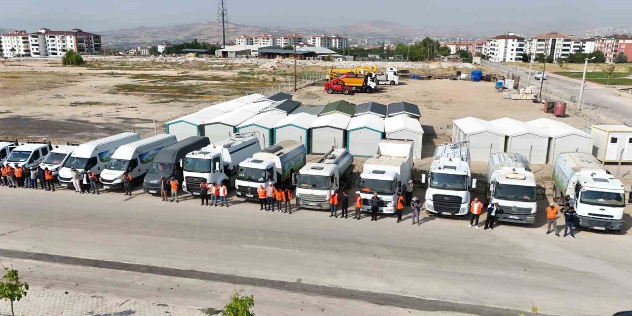Elazığ'da belediye ekiplerinden detaylı temizlik