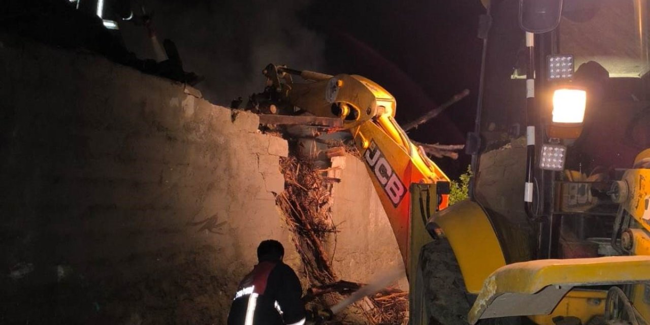 Van’da samanlık yangını