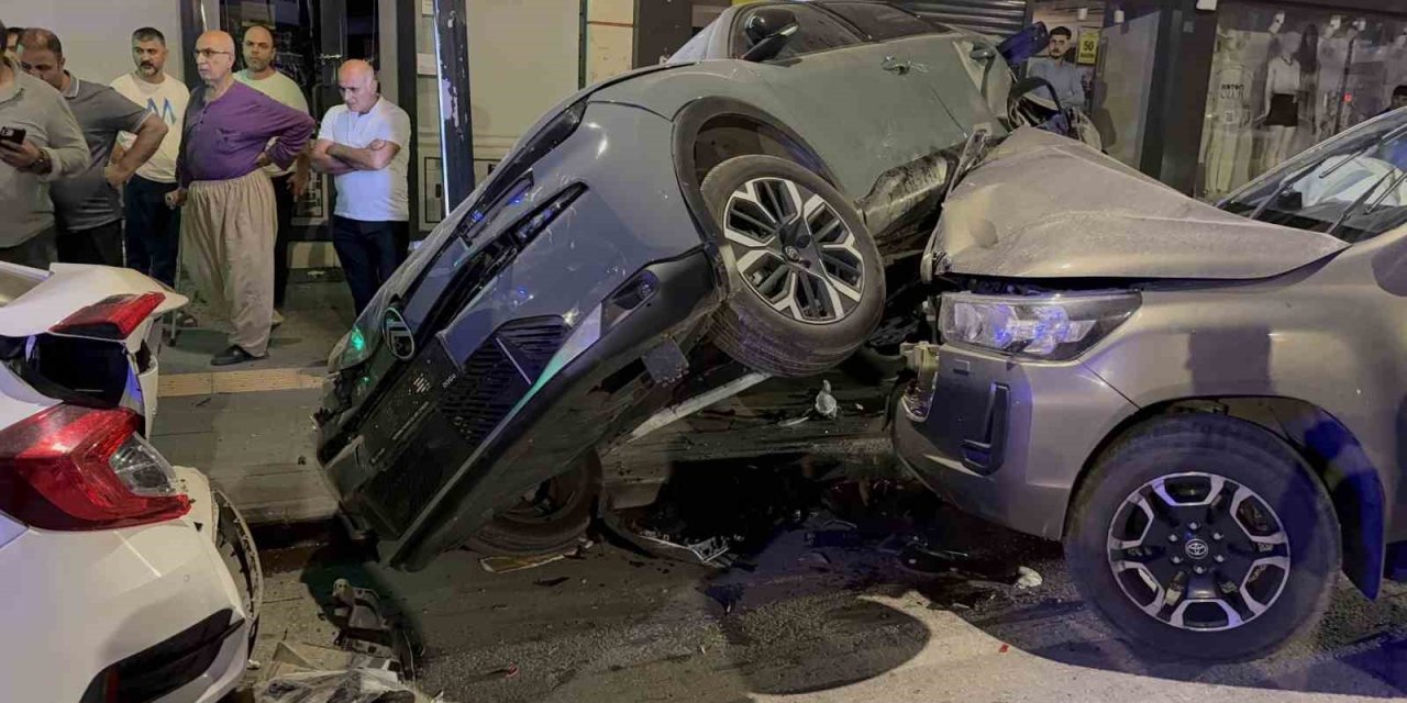 3 araçlı zincirleme trafik kazası