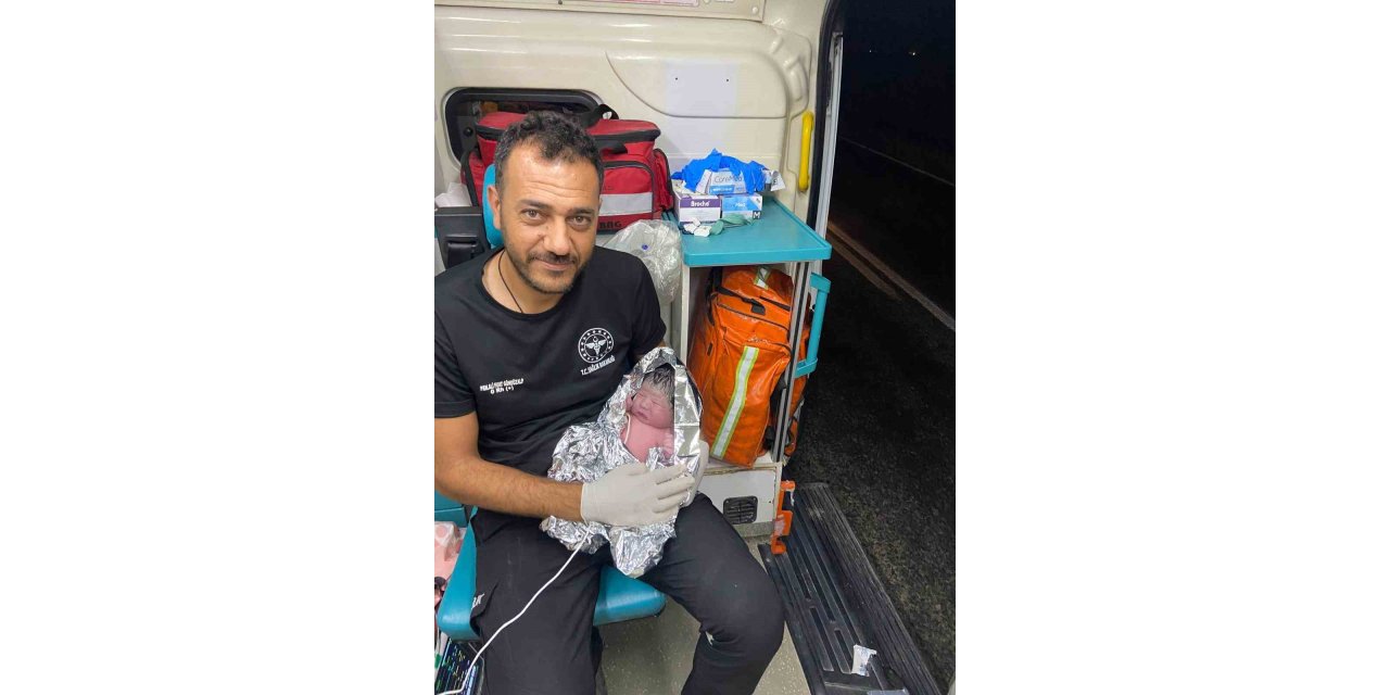 Şanlıurfa’da ambulansta doğum yapıldı