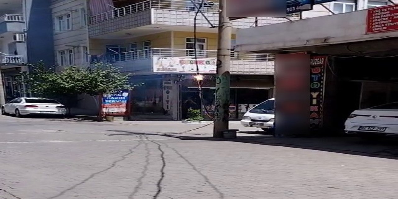 Adıyaman'da kopan elektrik hattı alev alev yandı