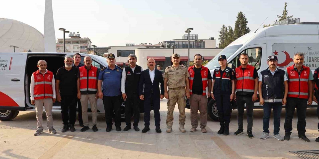 Vali Osman Varol, mobil göç noktası araçlarını inceledi