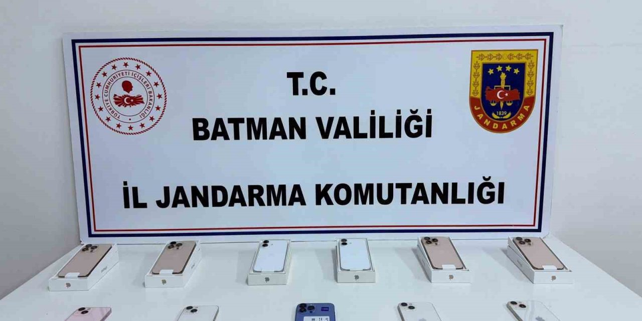 Batman’da takibe alınan şahsın üzerinde bir milyon değerinde kaçak cep telefonu yakalandı