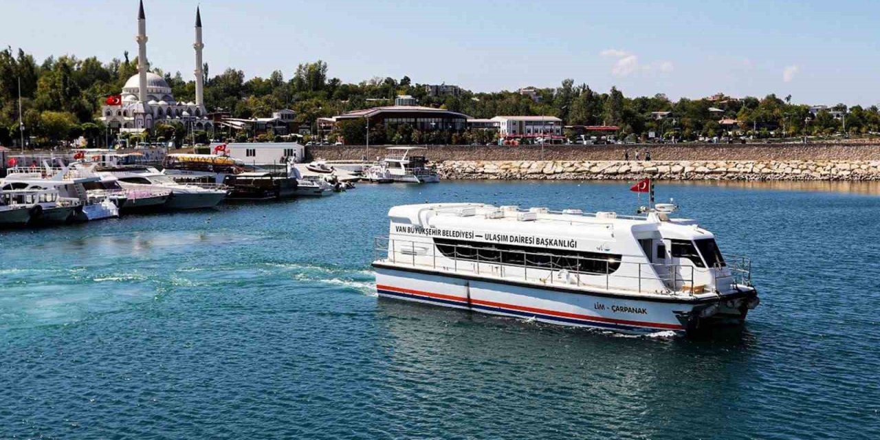 Van'da Akdamar Adası’na seferler yeniden başlıyor