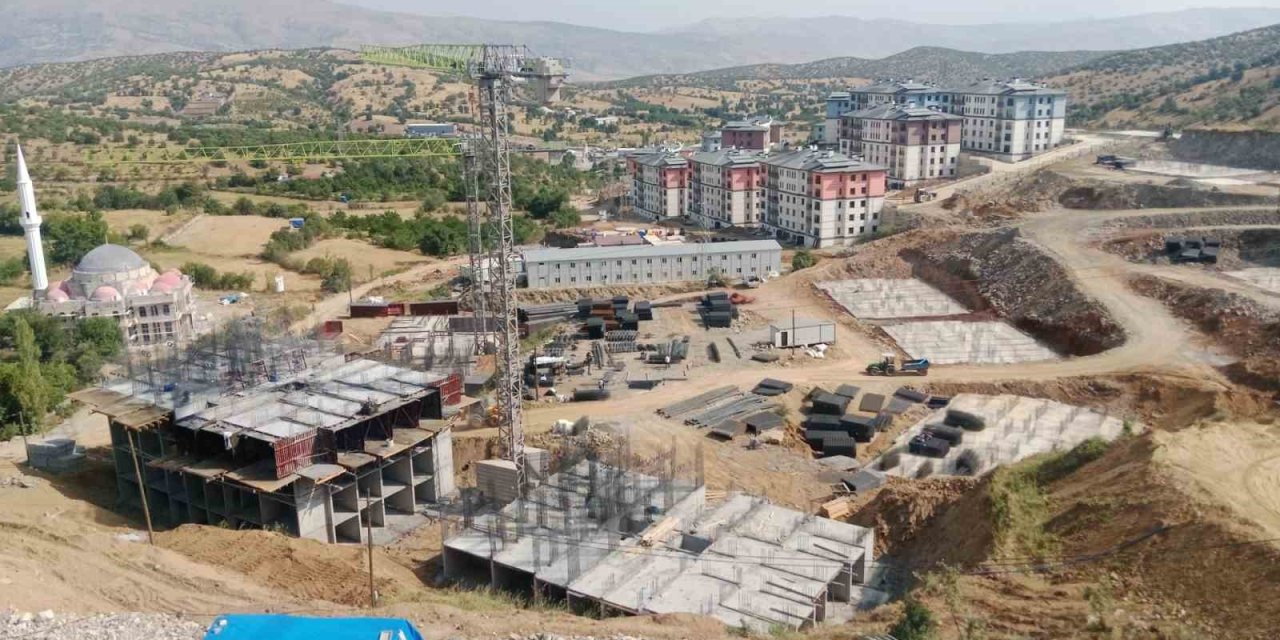 Pütürge’de 813 konutluk projenin ilk etabı sona erdi