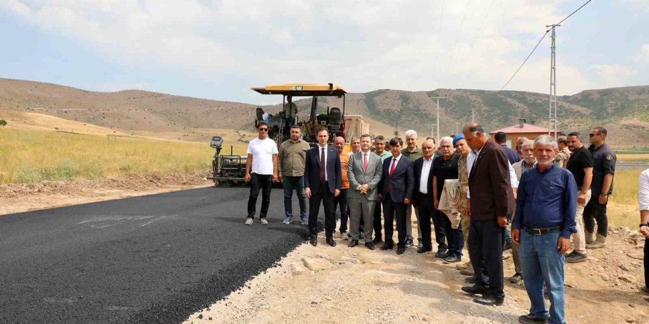 Bitlis İl Özel İdaresinden köy yolları çalışması