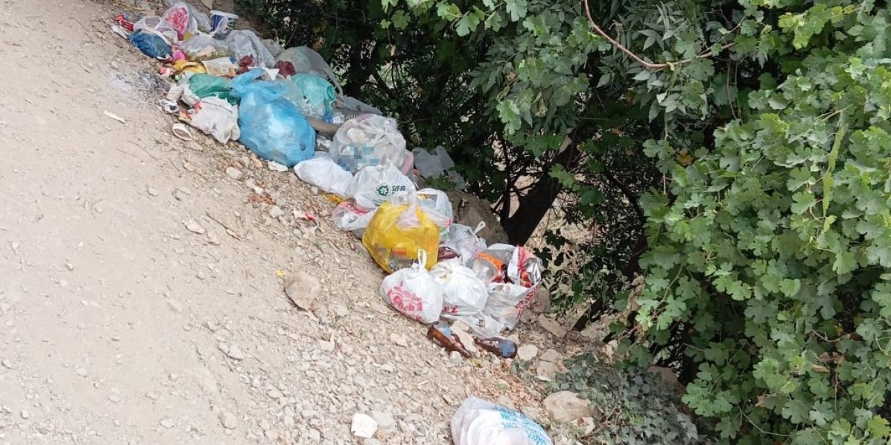 Kato Dağı’ndaki Kaval Şelalesi’nde çöp tepkisi