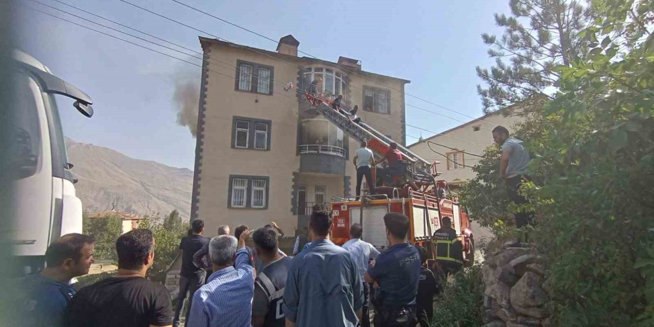 Hakkari’de korkutan yangın