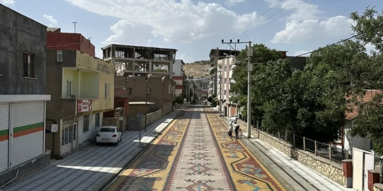 Mazıdağı Belediyesi halı desenli yola 11 milyon 368 bin TL harcadı, vatandaşlardan tepki