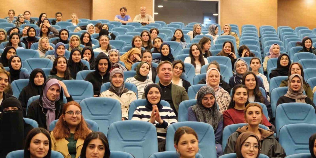 Erzincan Valisi şehri gençlerle birlikte yönetiyor