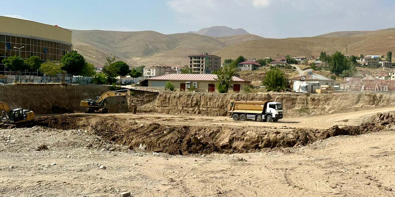 100 yataklı Devlet Hastanesinin kazı çalışmaları sürüyor