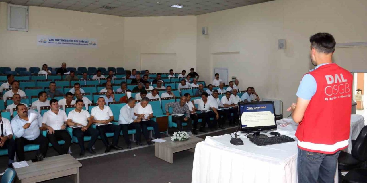 Otobüs şoförlerine iş sağlığı ve güvenliği eğitimi verildi