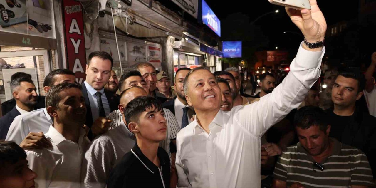 Bakan Yerlikaya Ağrı’da esnafla buluştu