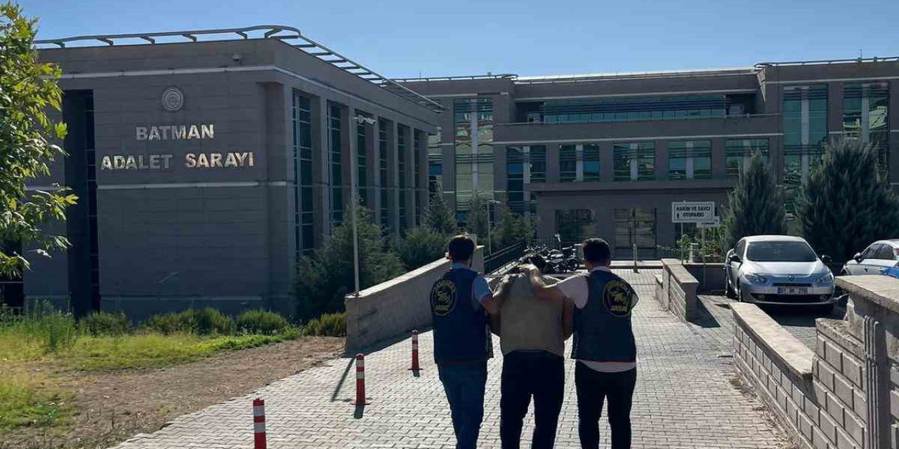 Araç değiştirerek izini kaybettirmeye çalışan hırsızlık zanlısı yakayı ele verdi