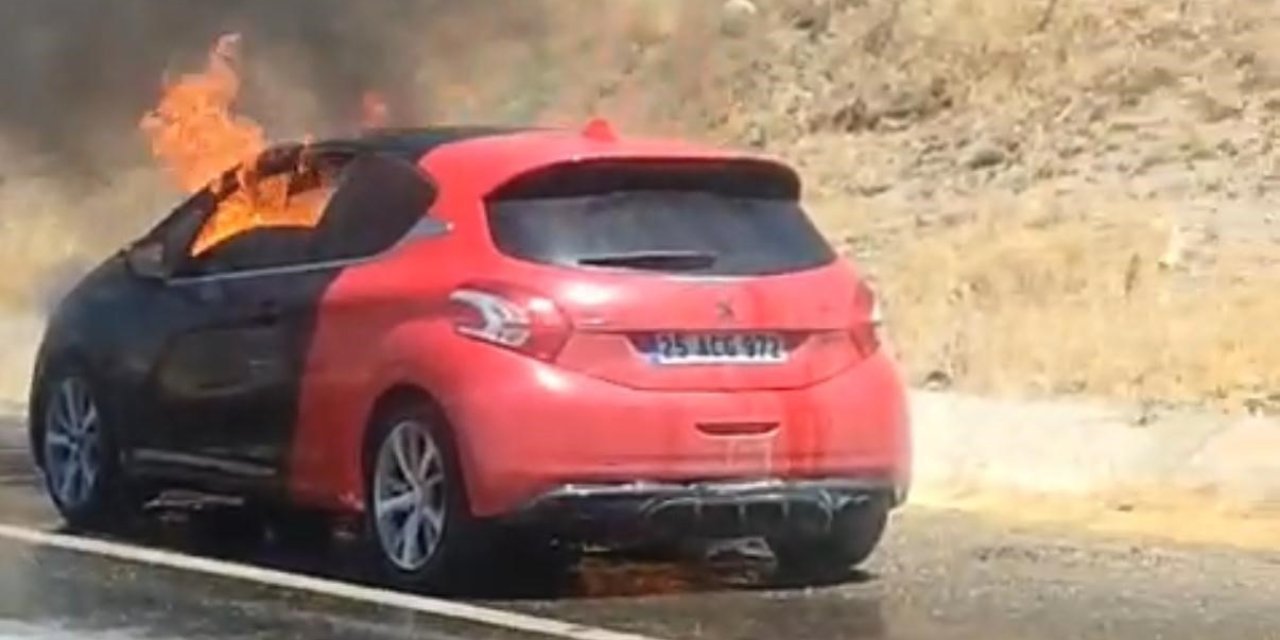 Diyarbakır’da seyir halindeki otomobil alevlere teslim oldu