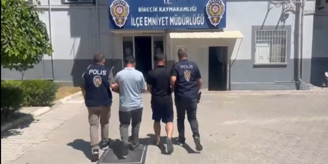 Düğünde havaya ateş açan 2 kişi yakalandı